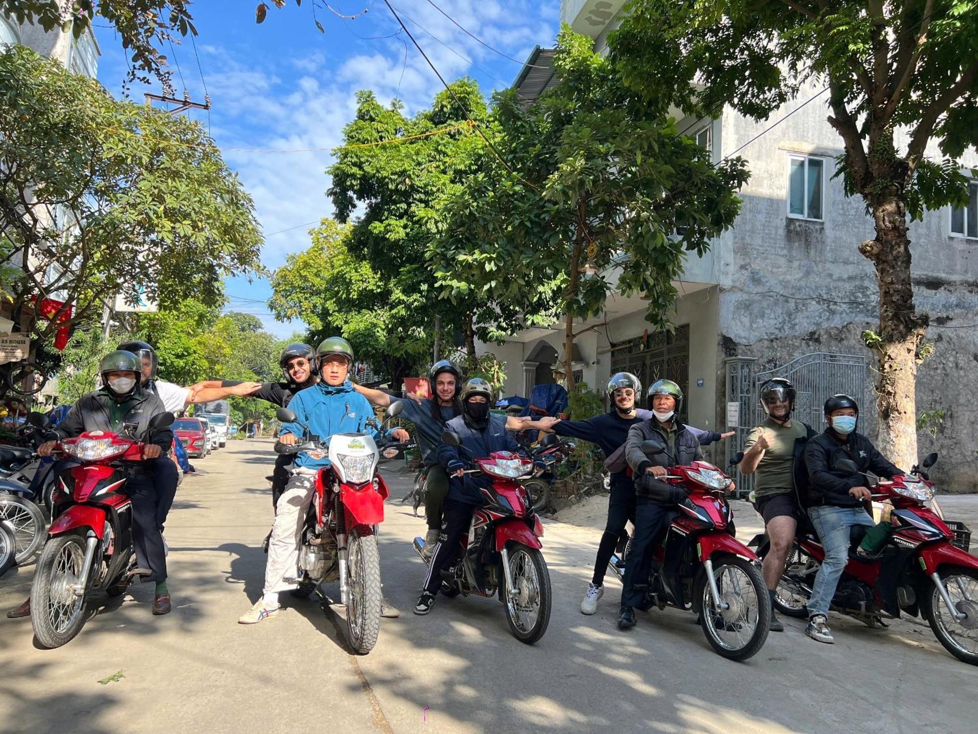 Green Riders House - Motorbike Rental & Tours カオバン エクステリア 写真